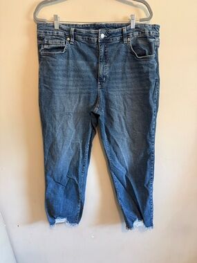 Gently used - Time and Tru Mid-Blue High-Rise Ankle Jeans with Frayed Hem